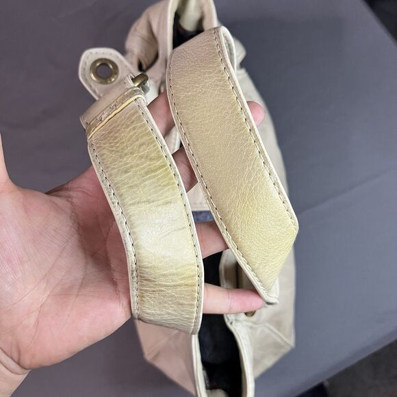 Marc Jacob’s Leather Small Cream Bag with Dust Bag - Picture 7 of 9